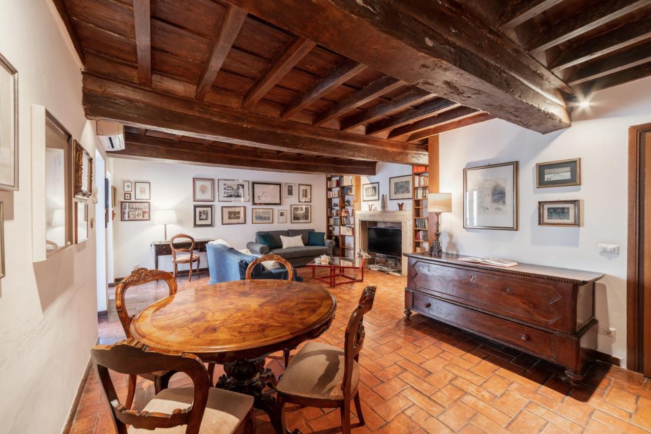 Domus Quiritum Charming, Appartamento D'Epoca A Campo De' Fiori Řím Exteriér fotografie