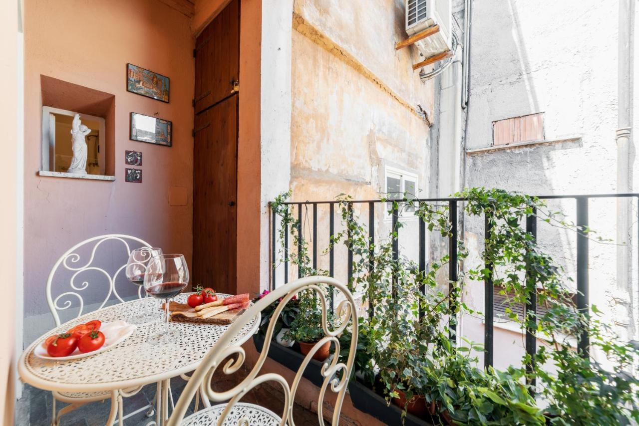 Domus Quiritum Charming, Appartamento D'Epoca A Campo De' Fiori Řím Exteriér fotografie